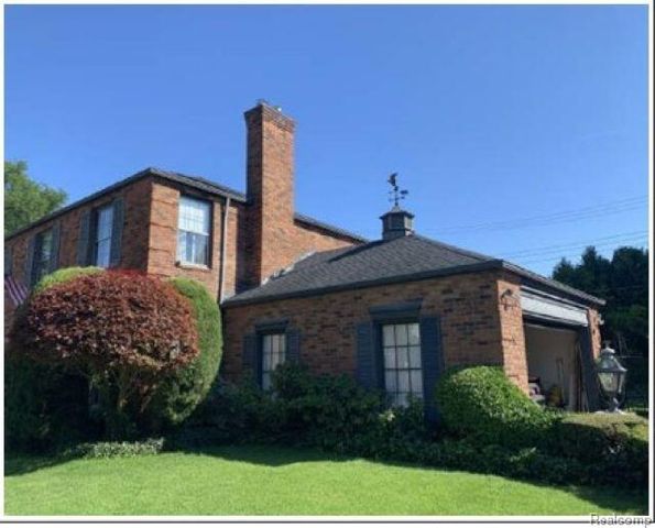 491 Colonial Road, Grosse Pointe Woods, MI 48236