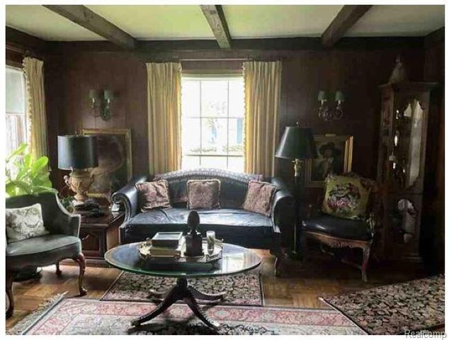491 Colonial Road, Grosse Pointe Woods, MI 48236
