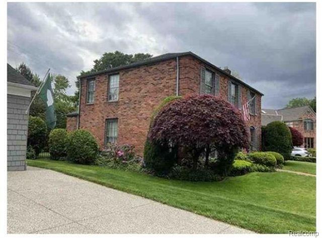 491 Colonial Road, Grosse Pointe Woods, MI 48236