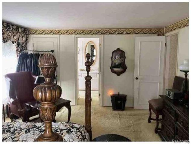 491 Colonial Road, Grosse Pointe Woods, MI 48236