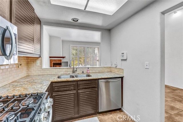 22247 Shadow Valley, Chatsworth (los Angeles), CA 91311