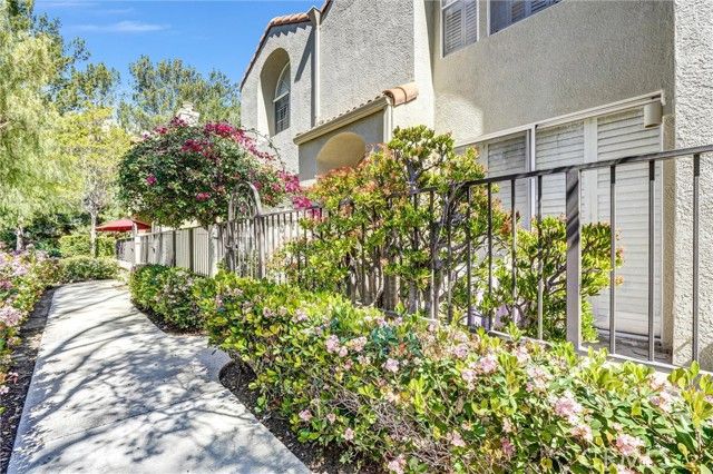 22247 Shadow Valley, Chatsworth (los Angeles), CA 91311