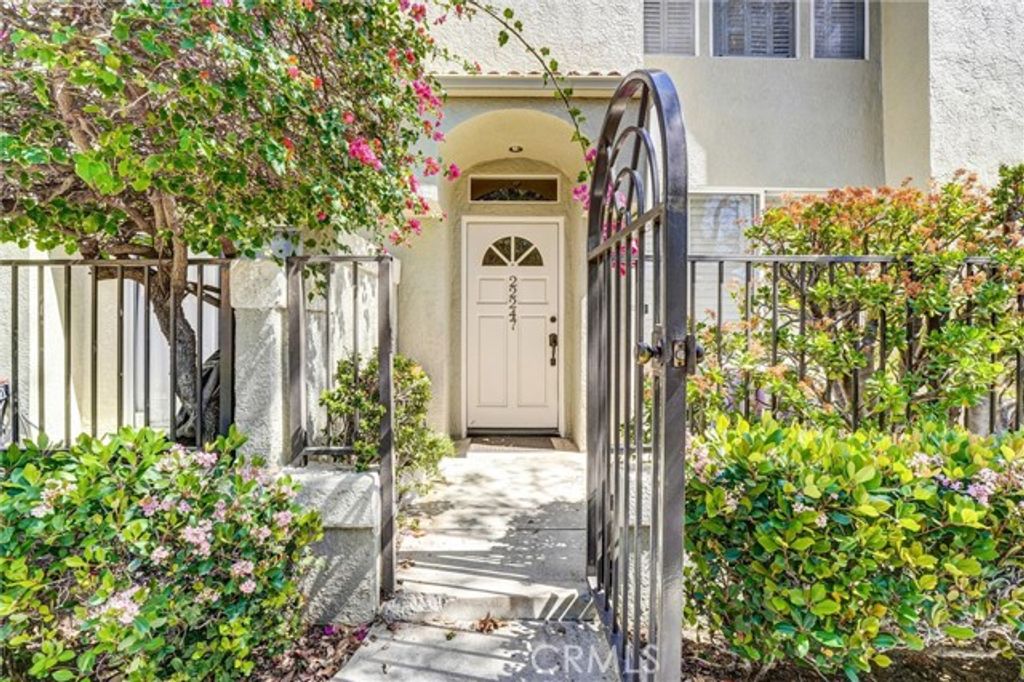 22247 Shadow Valley, Chatsworth (los Angeles), CA 91311