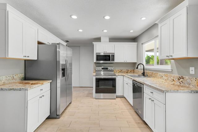 2600 Lycoming Ct, Sacramento, CA 95826
