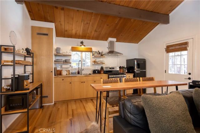 737 Sunset Lane, Sugarloaf, CA 92386