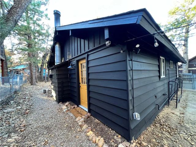 737 Sunset Lane, Sugarloaf, CA 92386