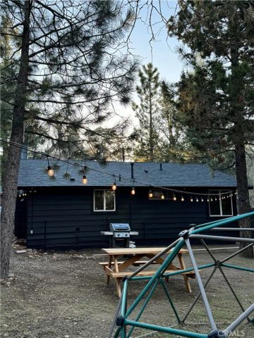 737 Sunset Lane, Sugarloaf, CA 92386