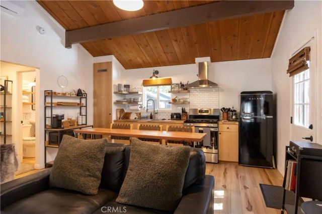 737 Sunset Lane, Sugarloaf, CA 92386