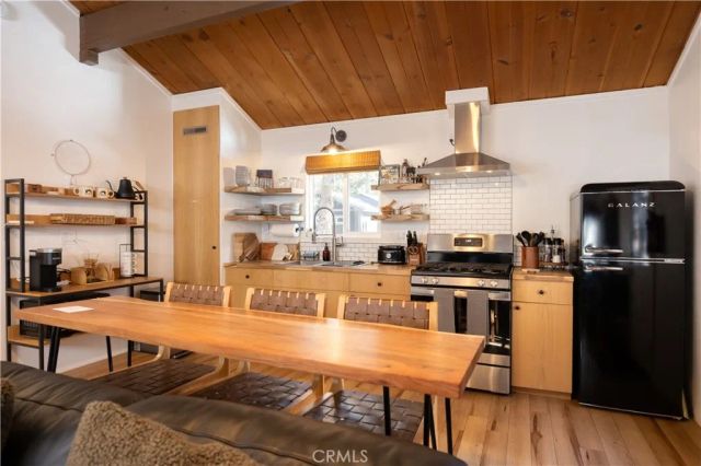 737 Sunset Lane, Sugarloaf, CA 92386