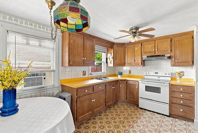 21 Flint St, Danvers, MA 01923