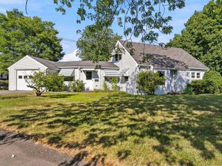 21 Flint St, Danvers, MA 01923