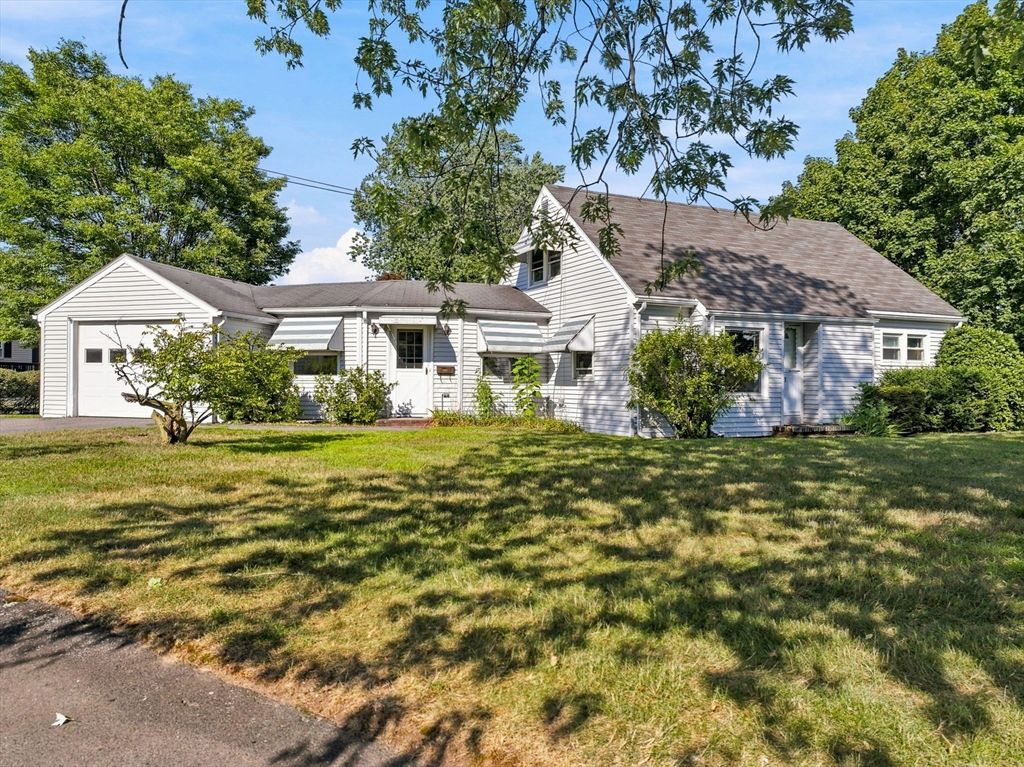 21 Flint St, Danvers, MA 01923
