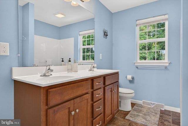18 COPPERWOOD LN, Ephrata, PA 17522
