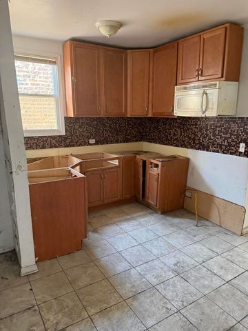5027 S Racine Avenue, Chicago, IL 60609