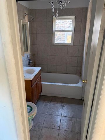 5027 S Racine Avenue, Chicago, IL 60609