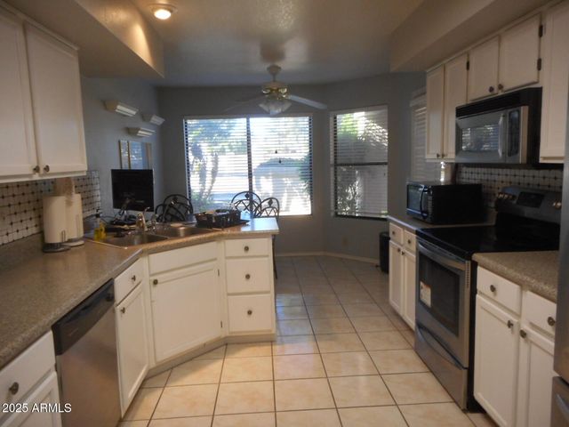 19216 N 93RD Drive, Peoria, AZ 85382