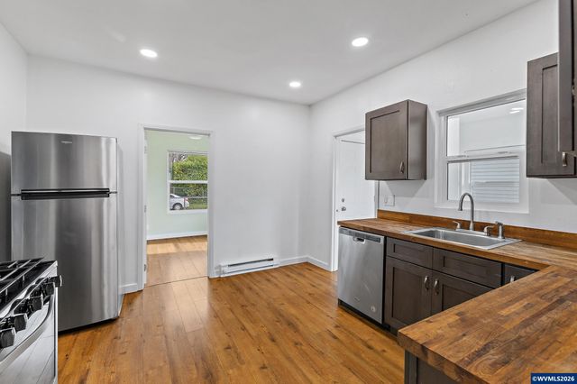 1173 15th St SE, Salem, OR 97302