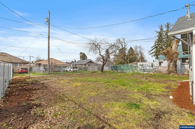 1173 15th St SE, Salem, OR 97302