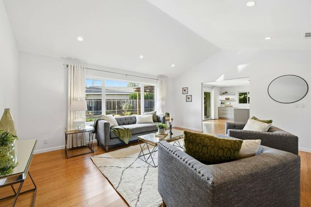 2784 Doverton Square, Mountain View, CA 94040