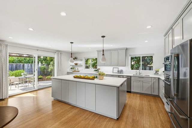 2784 Doverton Square, Mountain View, CA 94040