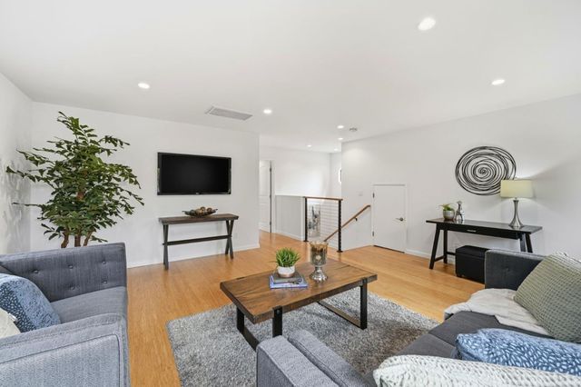 2784 Doverton Square, Mountain View, CA 94040