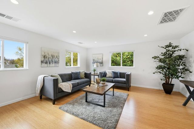 2784 Doverton Square, Mountain View, CA 94040