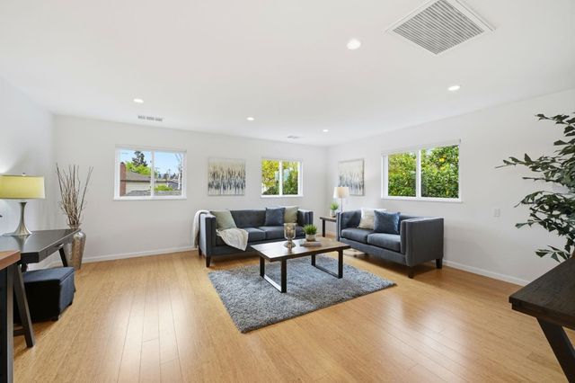 2784 Doverton Square, Mountain View, CA 94040