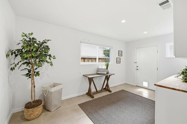 2784 Doverton Square, Mountain View, CA 94040