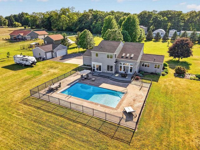 782 Center Road, Stoughton, WI 53589