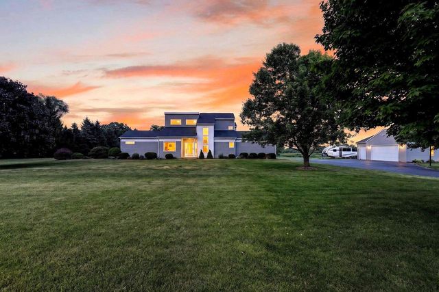 782 Center Road, Stoughton, WI 53589