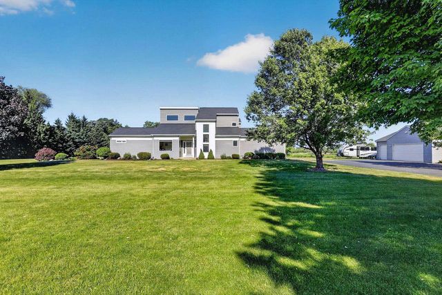 782 Center Road, Stoughton, WI 53589