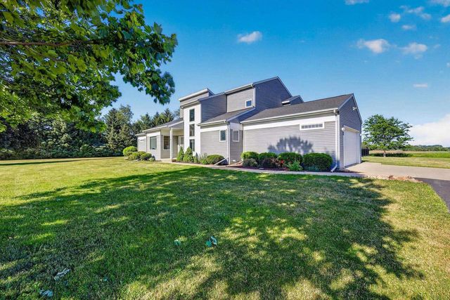 782 Center Road, Stoughton, WI 53589