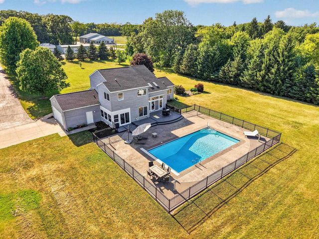 782 Center Road, Stoughton, WI 53589