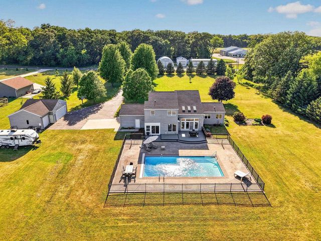 782 Center Road, Stoughton, WI 53589