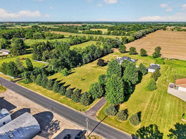 782 Center Road, Stoughton, WI 53589