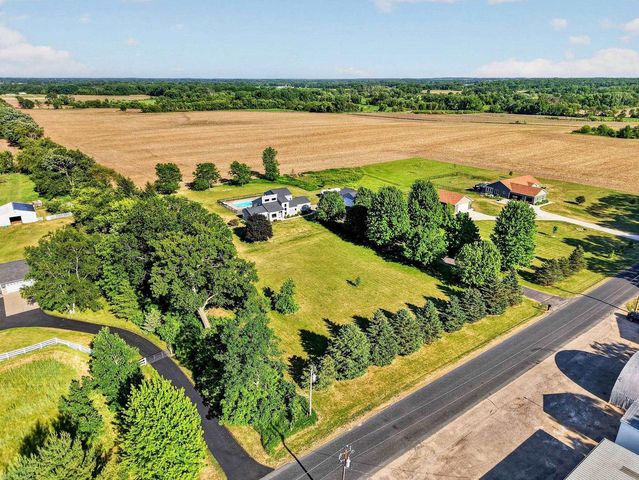 782 Center Road, Stoughton, WI 53589