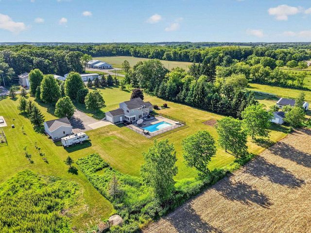 782 Center Road, Stoughton, WI 53589