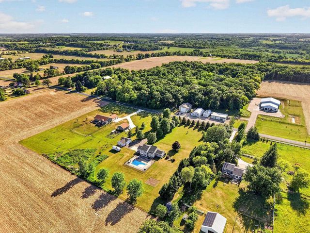 782 Center Road, Stoughton, WI 53589