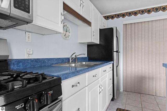 16966 Maple Drive, Leroy, MI 49655