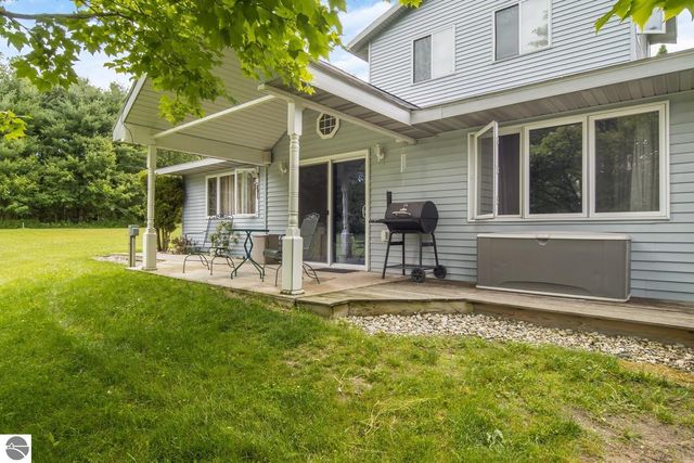 16966 Maple Drive, Leroy, MI 49655