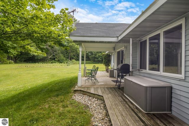 16966 Maple Drive, Leroy, MI 49655