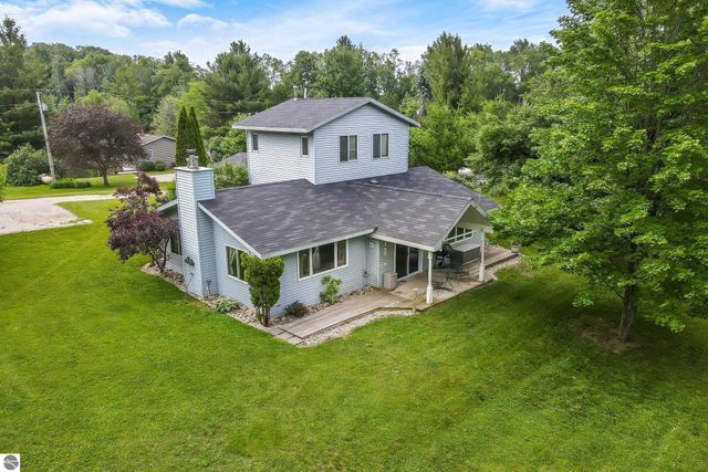 16966 Maple Drive, Leroy, MI 49655