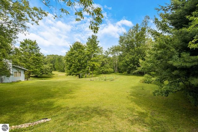 16966 Maple Drive, Leroy, MI 49655