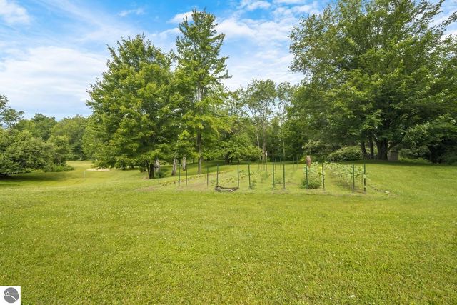 16966 Maple Drive, Leroy, MI 49655