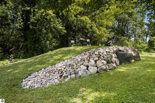 16966 Maple Drive, Leroy, MI 49655