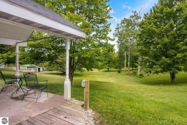 16966 Maple Drive, Leroy, MI 49655