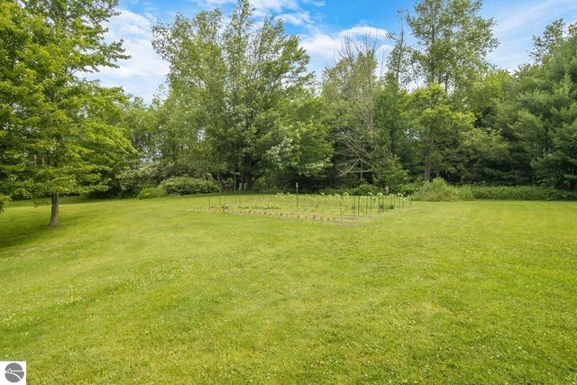 16966 Maple Drive, Leroy, MI 49655