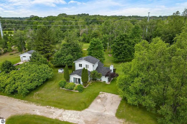 16966 Maple Drive, Leroy, MI 49655