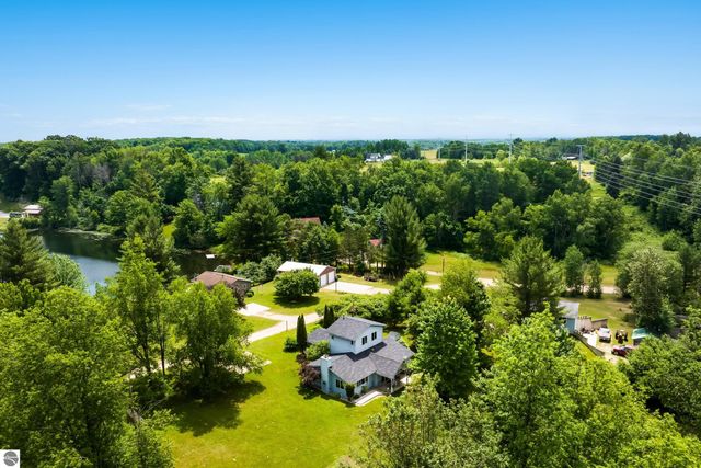 16966 Maple Drive, Leroy, MI 49655