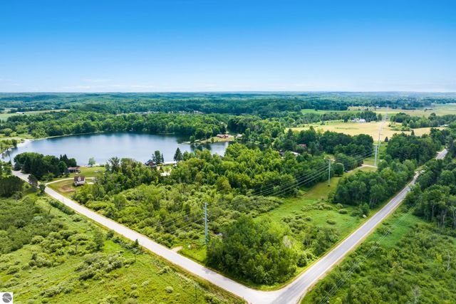 16966 Maple Drive, Leroy, MI 49655